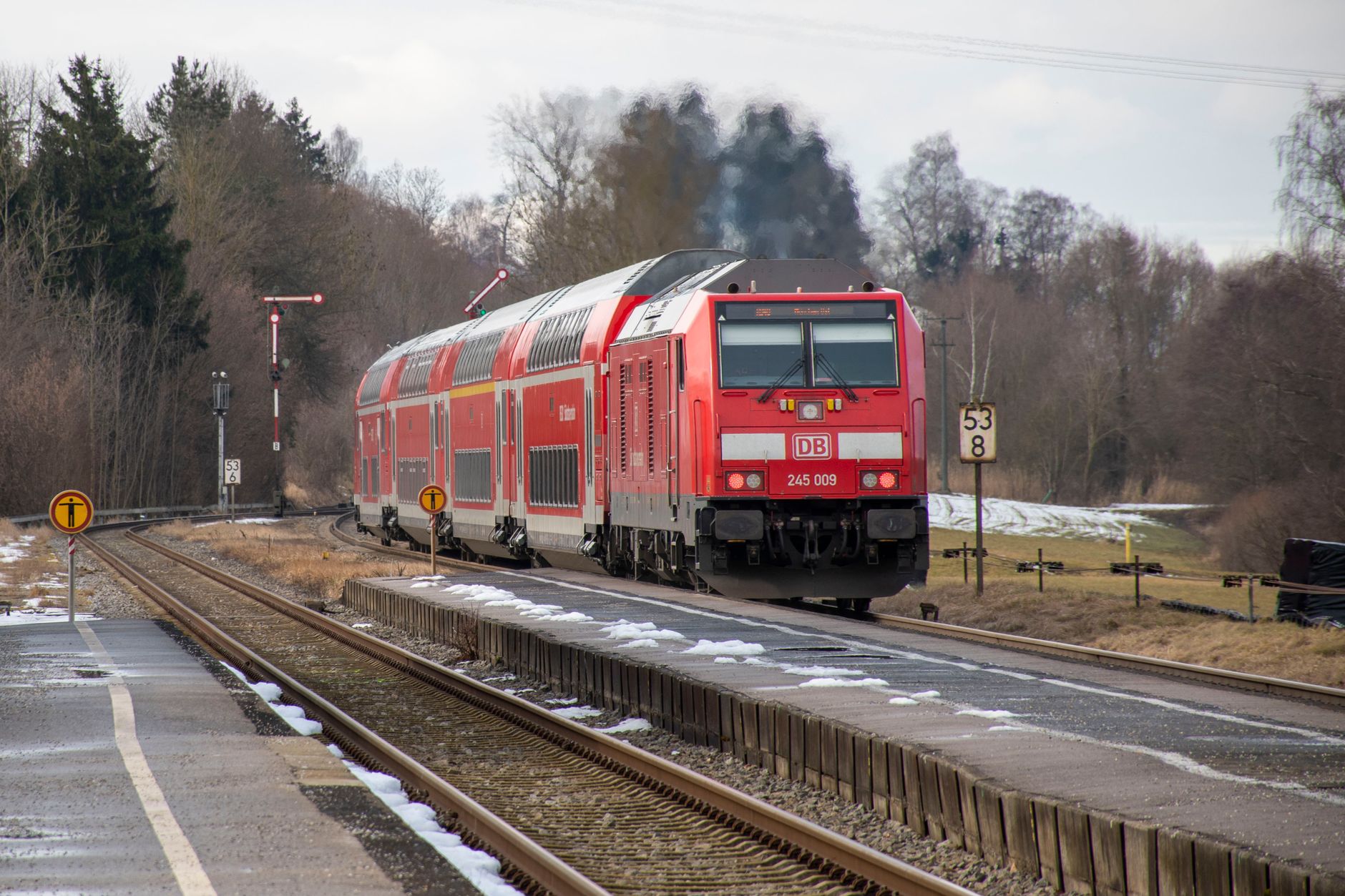 Flughafentransfer Augsburg: ein Bus am Tag, und warum meist der Zug gewinnt